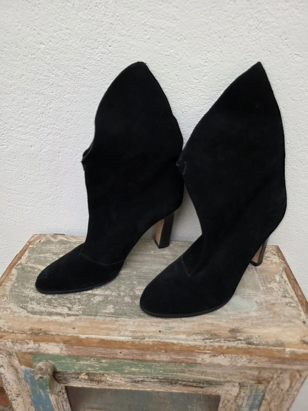 Michael Kors Made In ITALY Black Suede Sculpted Pointed Ankle Boots